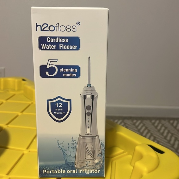 H20 floss water flosser (pack of 2!!!) one pink and one white NWT - Picture 4 of 4